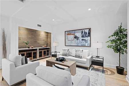 100 Pondfield Rd #2A Bronxville, NY 10708