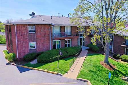 10360 Forest Brook Ln St Louis, MO 63146