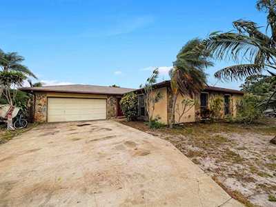 5313 W Echo Pines Circle Fort Pierce, FL 34951