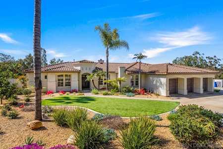 1104 Rosehill Ct Escondido, CA 92025