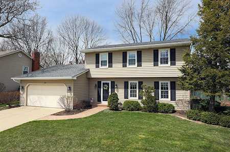 525 Warwick Dr Naperville, IL 60565