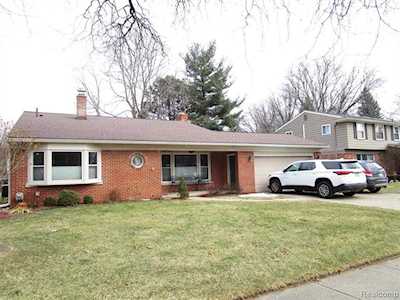 14112 Henry Ruff St Livonia, MI 48154