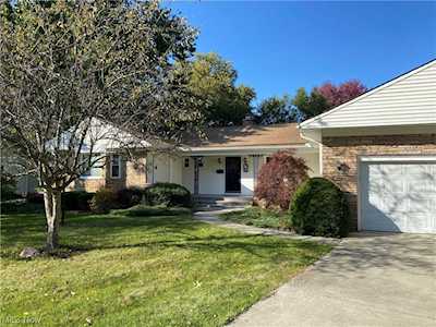 30600 Ashton Ln Bay Village, OH 44140