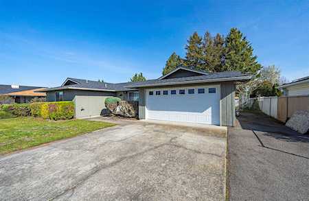 2157 Delta Waters Rd Medford, OR 97504