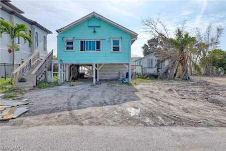 270 Miramar St Fort Myers Beach, FL 33931