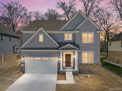 214 Singh Blvd South Lyon, MI 48178