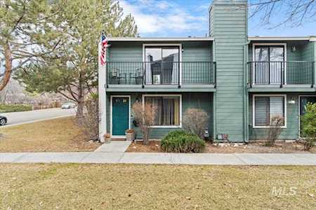 3017 S Windstream Ln Boise, ID 83706