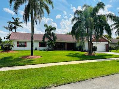 20020 NW 2nd St Pembroke Pines, FL 33029
