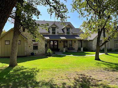 1505 Whispering Oaks Court Granbury, TX 76049