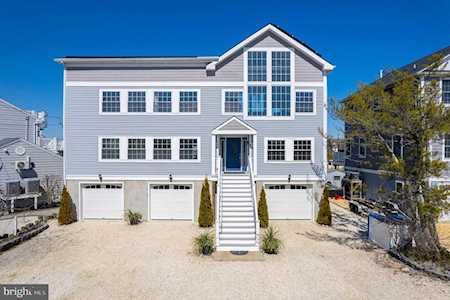 8 Willard Dr Manahawkin, NJ 08050