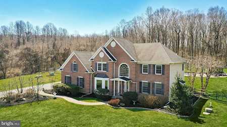 2768 Valley View Rd Hellertown, PA 18055