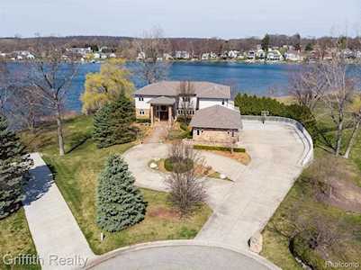 3060 Park Dr Brighton Twp, MI 48114