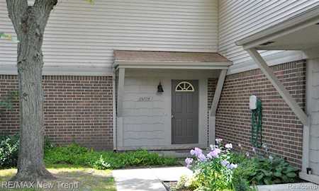 29776 Farmbrook Villa Ln Southfield, MI 48034