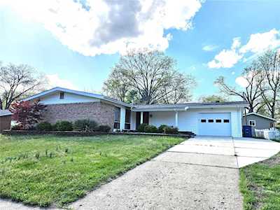 1675 Rathford Dr St Louis, MO 63146