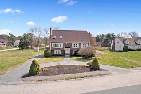 19 Rolling Hills Dr East Bridgewater, MA 02333