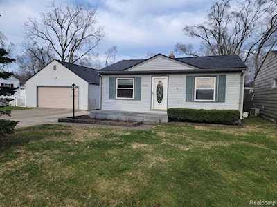 6086 N Crown St Westland, MI 48185