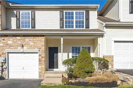 130 Willow Dr Easton, PA 18045