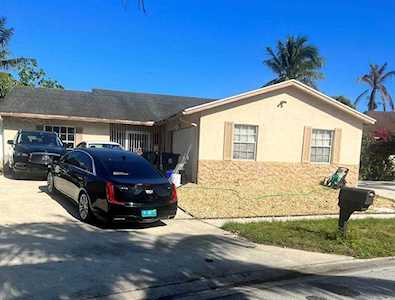 5830 W Lincoln Circle Lake Worth, FL 33463