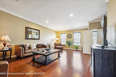 116 Beacon Ln Eatontown, NJ 07724