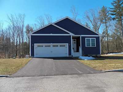 6 Russell Ln Raymond, NH 03077