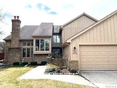 37876 N Laurel Park Dr #86 Livonia, MI 48152