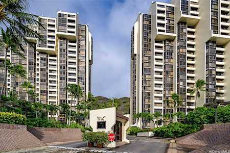 501 Hahaione Street #1/8H Honolulu, HI 96825