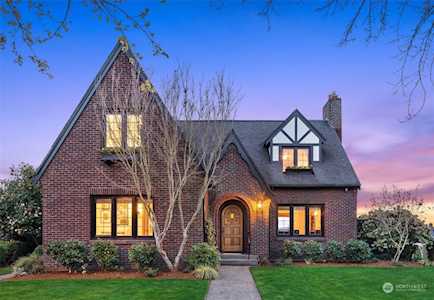 2585 Crestmont Place W Seattle, WA 98199