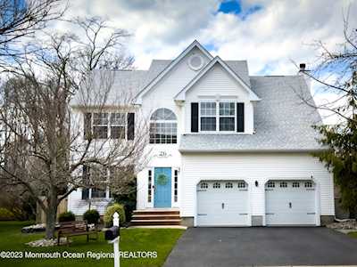 26 Constitution Dr Shrewsbury Boro, NJ 07702