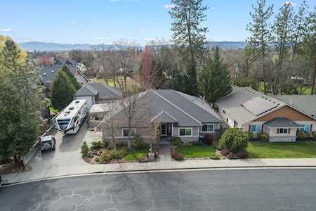 40 Pineridge Ln Eagle Point, OR 97524