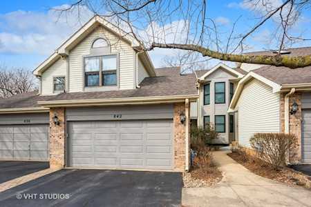 842 N Auburn Woods Dr Palatine, IL 60067
