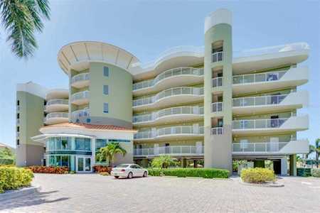 11605 Gulf Blvd #205 Treasure Island, FL 33706