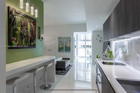 851 NE 1st Ave #304 Miami, FL 33132