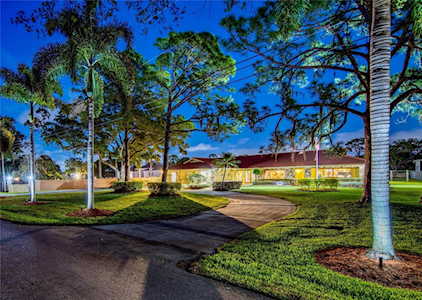 8079 98th St Seminole, FL 33777