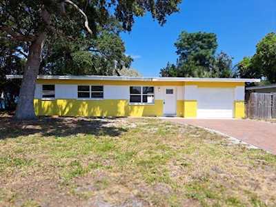 8215 Quail Rd Seminole, FL 33777