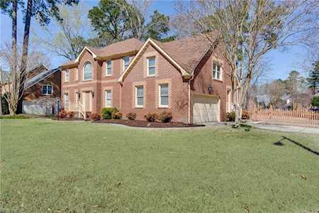 812 Forest Lakes Dr Chesapeake, VA 23322