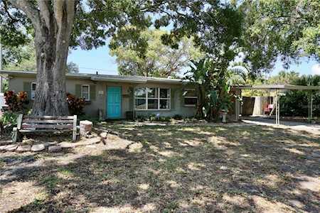 1358 Farragut Dr N St. Petersburg, FL 33710