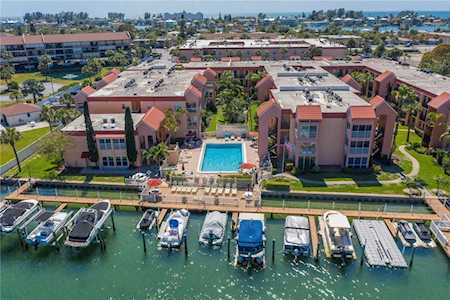 yacht club estates st. petersburg fl