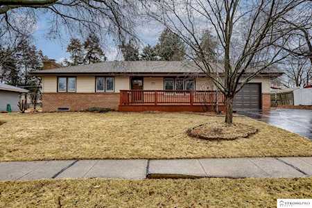 615 Crest Rd Papillion, NE 68046