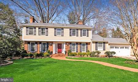8000 Horseshoe Ln Potomac, MD 20854