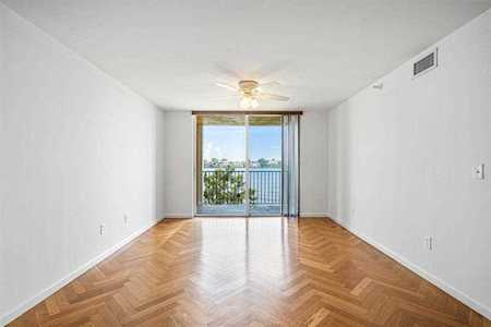 180 Yacht Club Way #208 Hypoluxo, FL 33462