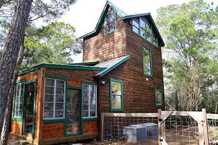 108 W Pine Leaf DR Bastrop, TX 78602