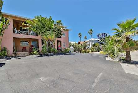 7710 Bayshore Dr #4 Treasure Island, FL 33706