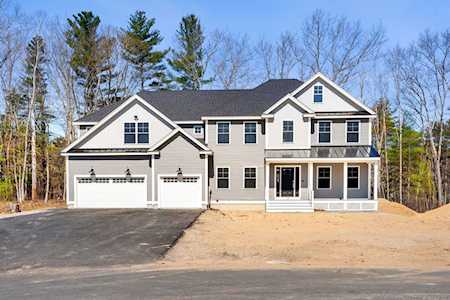 13 Lorraine Ave Salem, NH 03079