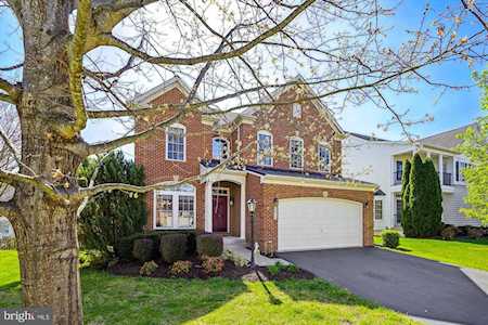 8413 Churchside Dr Gainesville, VA 20155