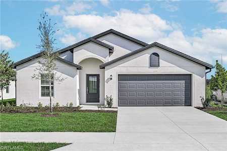 895 Winwood Circle Fort Myers, FL 33913