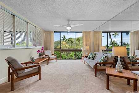 521 Hahaione Street #2/4F Honolulu, HI 96825