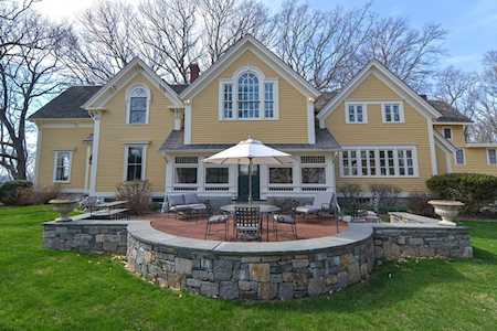 202 Paine St Bellingham, MA 02019