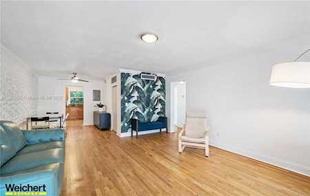 1160 103rd St #5 Bay Harbor Islands, FL 33154