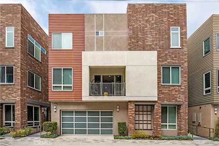822 Brickyard Ln Costa Mesa, CA 92627
