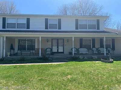22661 Timberline Dr Southfield, MI 48033